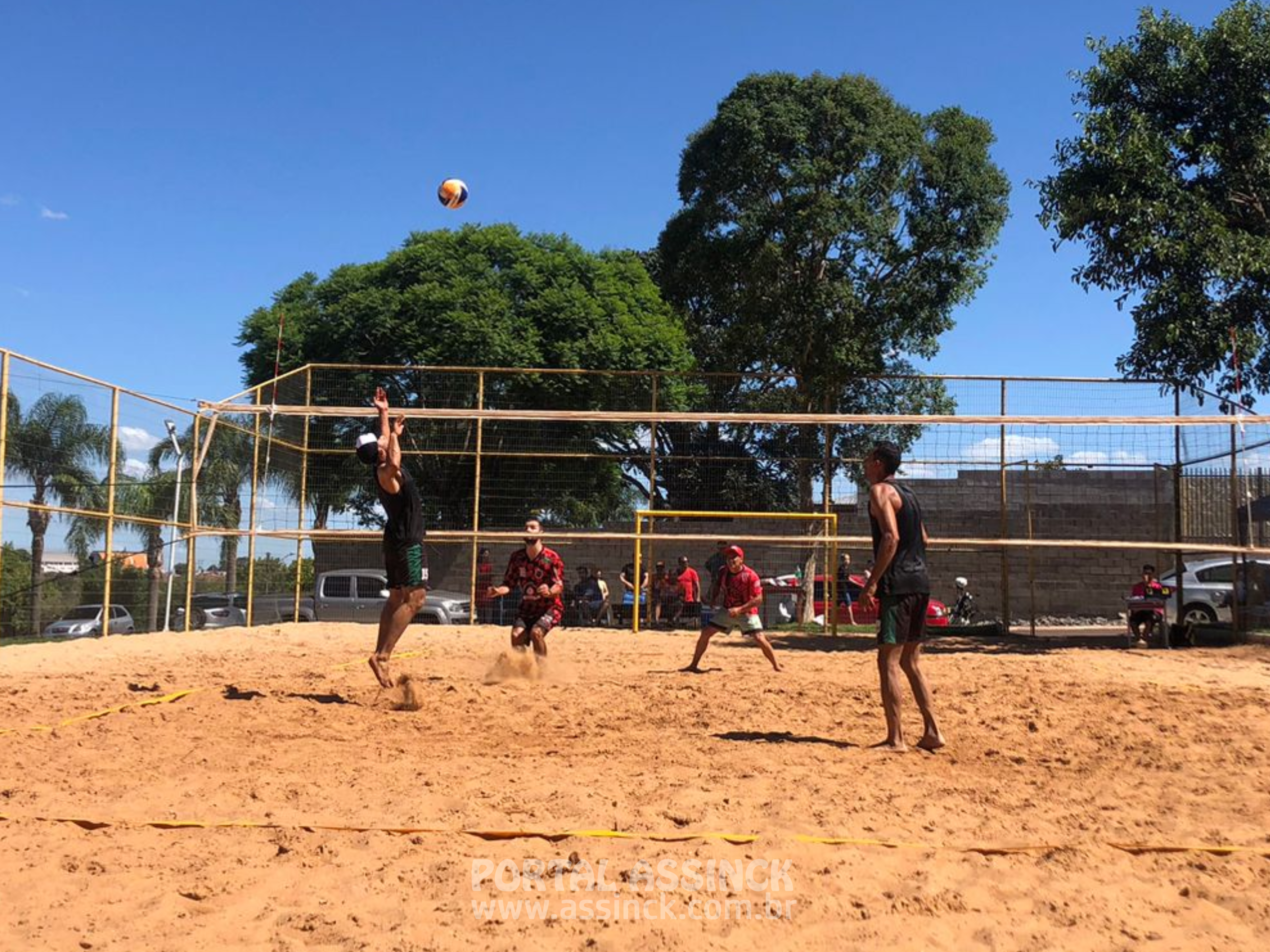 INICIOU O TORNEIO DE VÔLEI EM SANTA BÁRBARA DO SUL NA PRAÇA CENTRAL –  Assinck