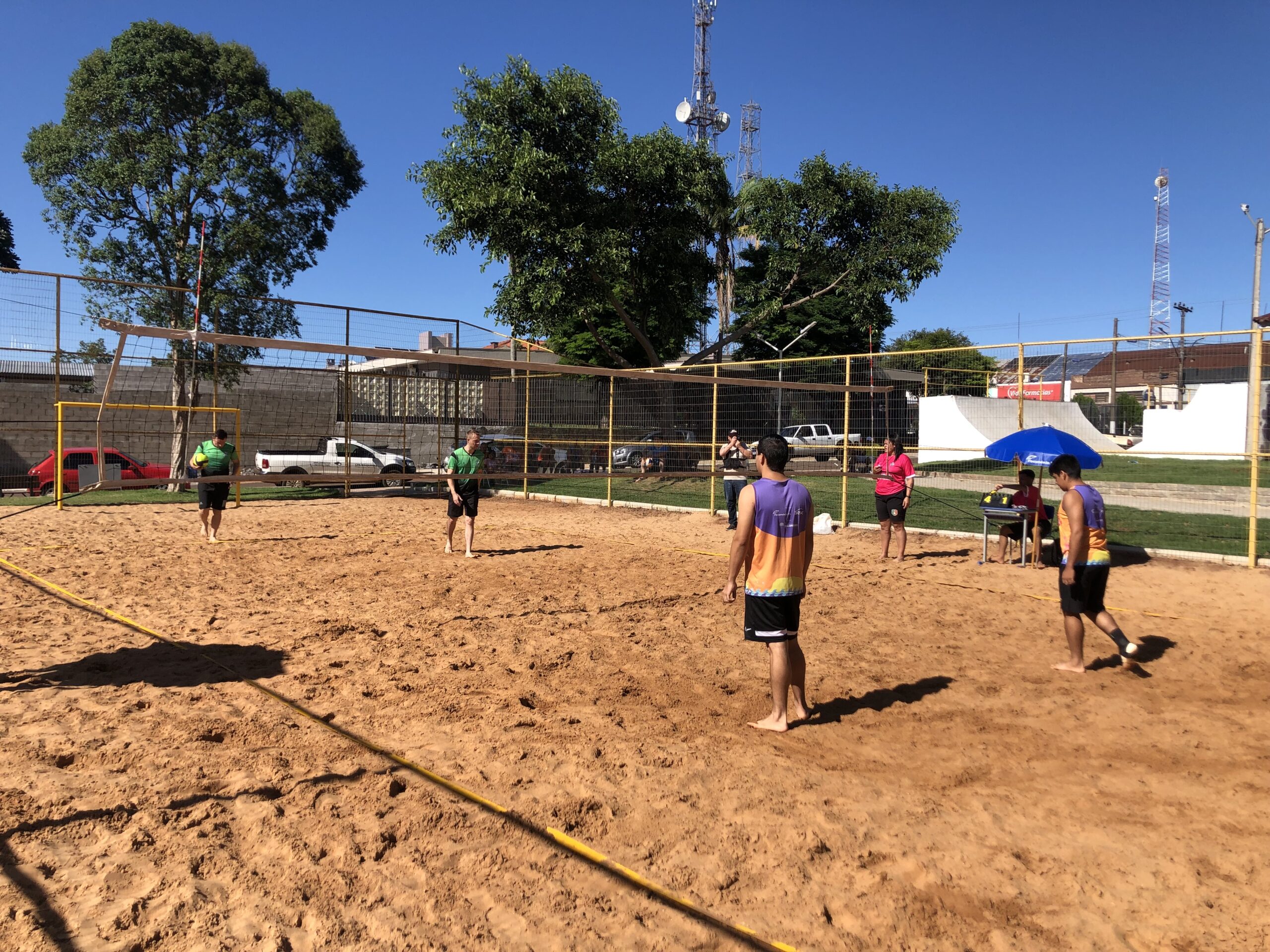 INICIOU O TORNEIO DE VÔLEI EM SANTA BÁRBARA DO SUL NA PRAÇA CENTRAL –  Assinck