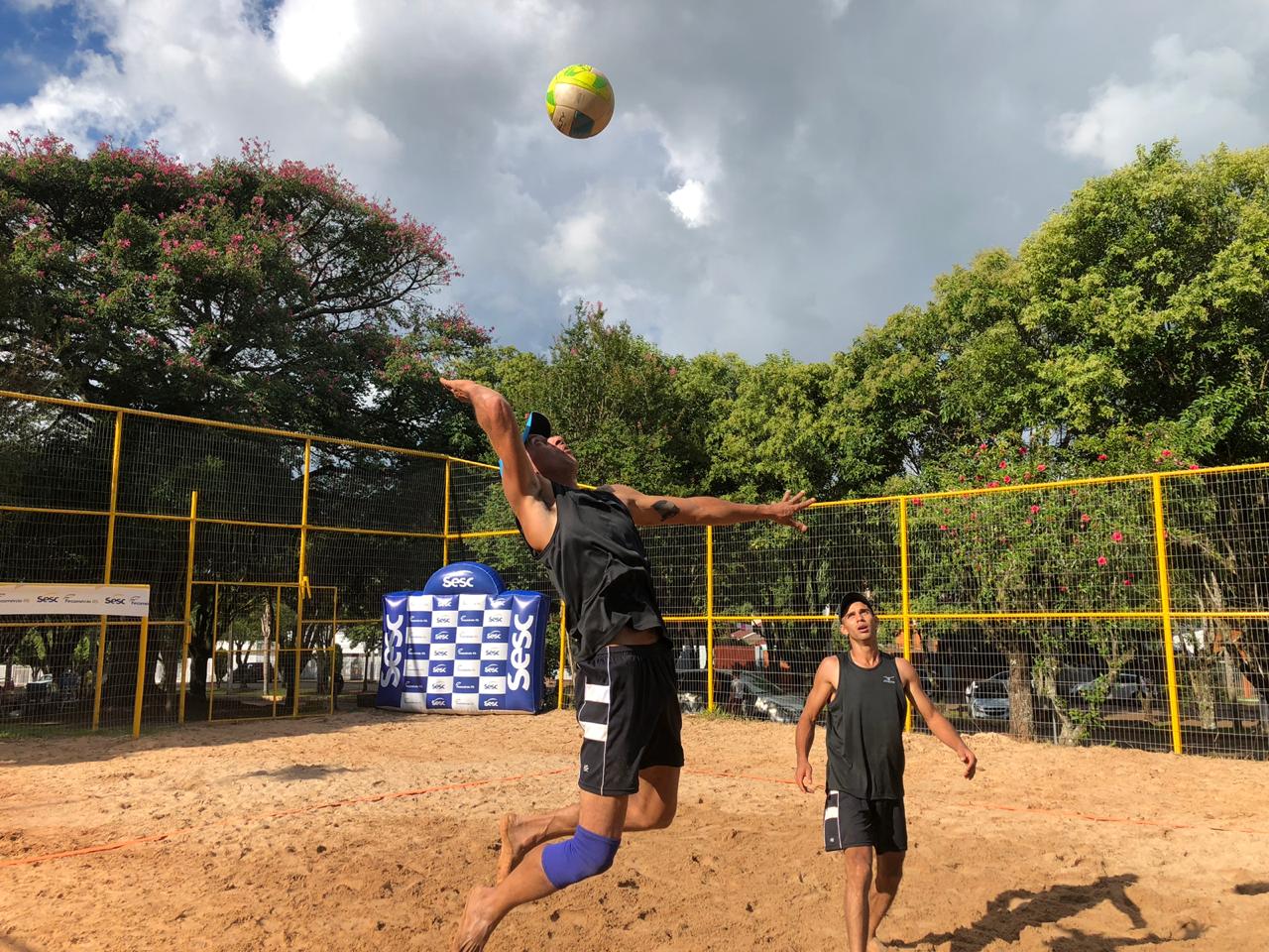 INICIOU O TORNEIO DE VÔLEI EM SANTA BÁRBARA DO SUL NA PRAÇA CENTRAL –  Assinck